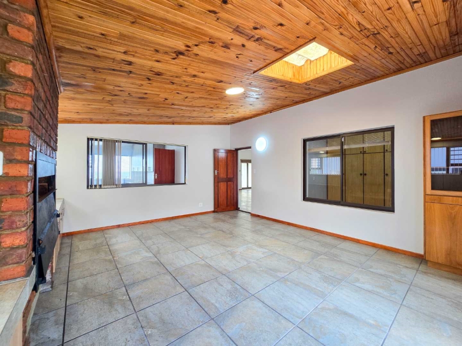 5 Bedroom Property for Sale in Jongensfontein Western Cape